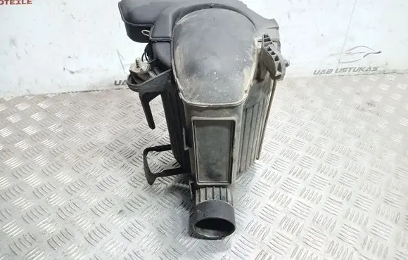 Volkswagen Multivan T4 Air filter box 0441296071