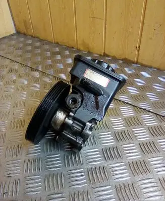 BMW 3 E46 Power steering pump 6757465