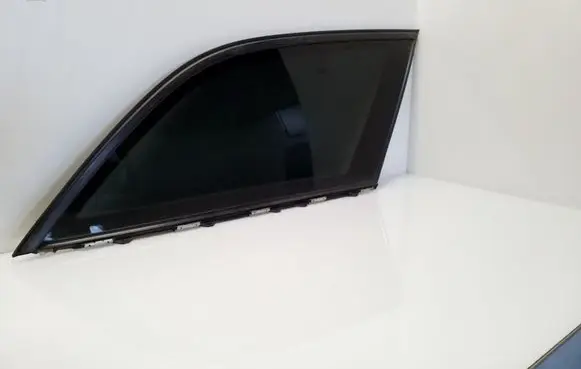 Mercedes-Benz E W212 Side middle window/glass A2126703012