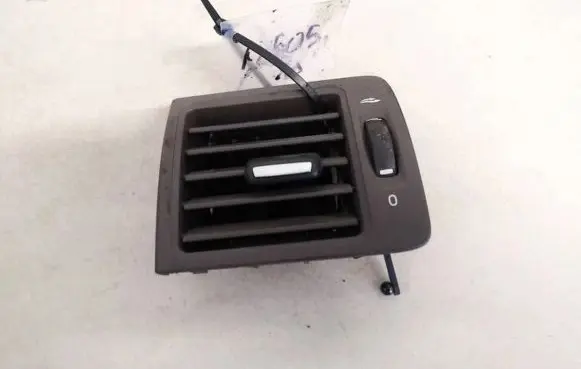 Volvo S40 Dash center air vent grill 506001