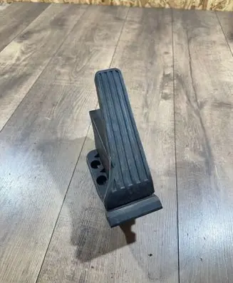 Accelerator throttle pedal
