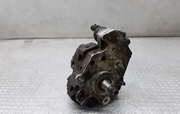 Renault Megane II Fuel injection high pressure pump 0445010075 8200108225