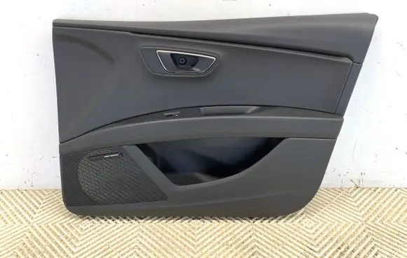 Seat Leon (5F) Front door card panel trim