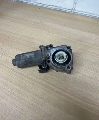BMW X3 E83 Gearbox-reducer motor 8472227771 0130008507 13774410