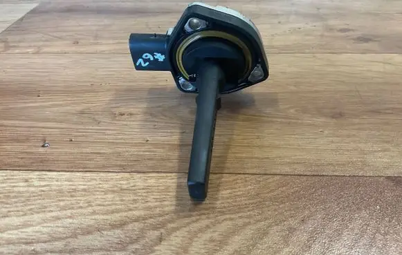 BMW 5 E60 E61 Oil level dip stick 7543091