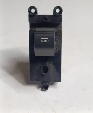 Hyundai i40 Electric window control switch 93580-3Z000 39R510-1310