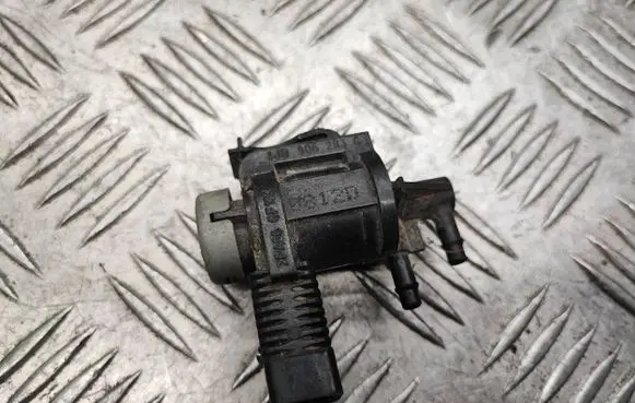 Volkswagen PASSAT B6 Turbo solenoid valve 1J0906283C