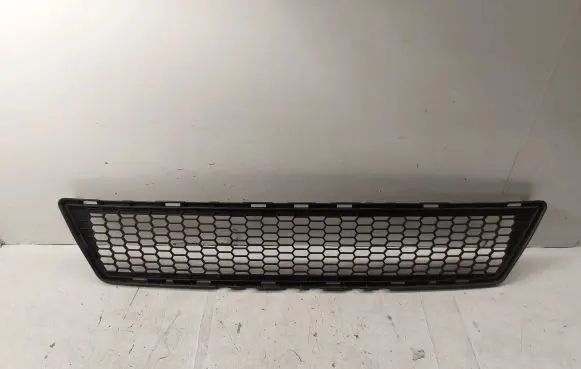 Toyota Verso Front bumper lower grill 531120F040
