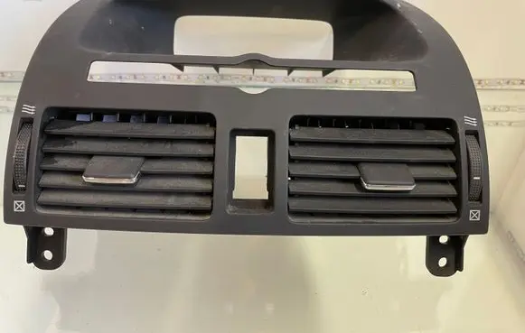 Toyota Avensis T250 Dash center air vent grill 8581