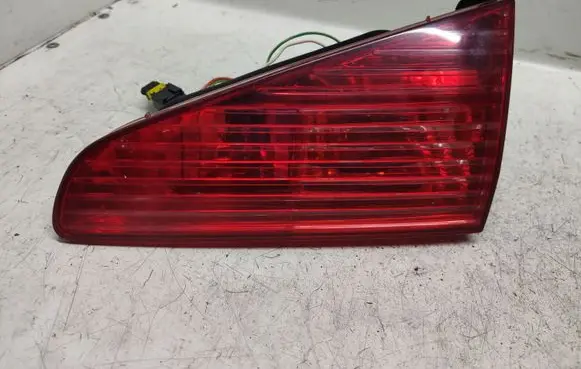 Peugeot 607 Tailgate rear/tail lights
