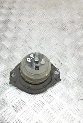 Jeep Grand Cherokee Engine mount bracket