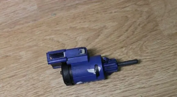 Clutch pedal sensor