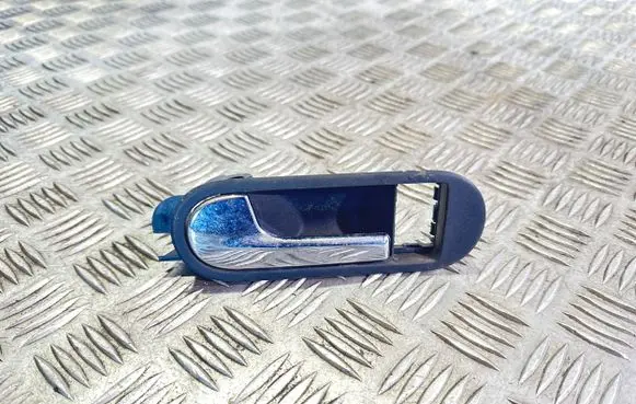 Volkswagen Golf Plus Front door interior handle 5M0837113A