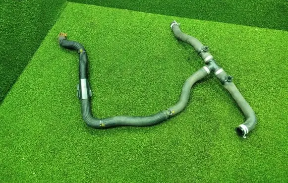 Renault Trafic III (X82) Engine coolant pipe/hose 210217705R