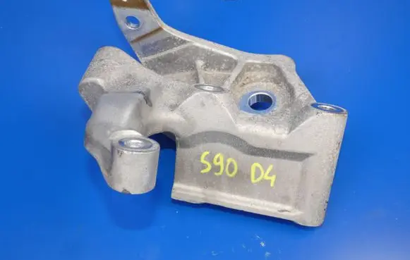 Volvo S90, V90 Engine mounting bracket 31430490