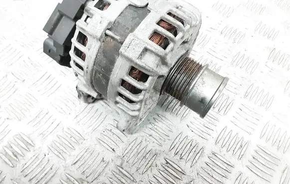 Seat Leon (5F) Generator/alternator 04C903023T