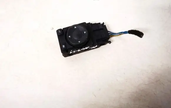 Wing mirror switch