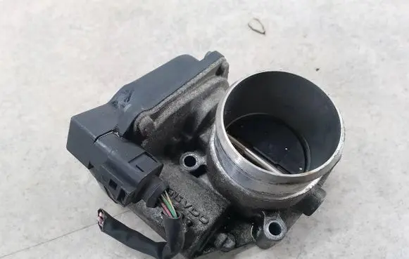 Audi A4 S4 B7 8E 8H Throttle body valve 06F133062E