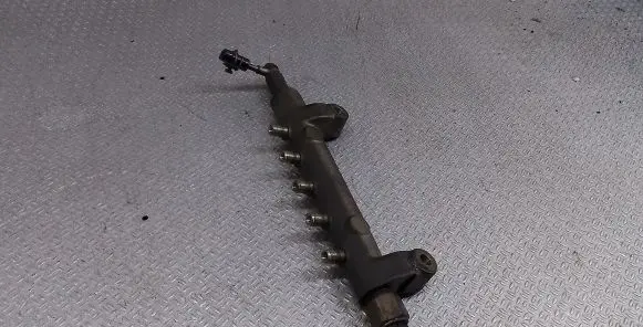 Nissan Primera Fuel main line pipe