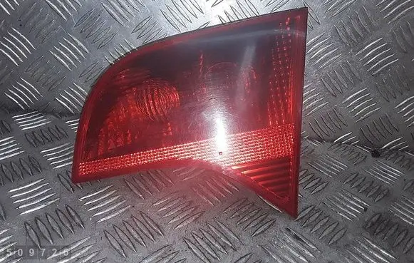 Tailgate rear/tail lights