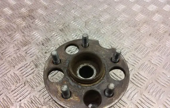 Lexus RX 300 Rear wheel hub