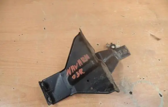 Nissan Navara Radiator mount bracket