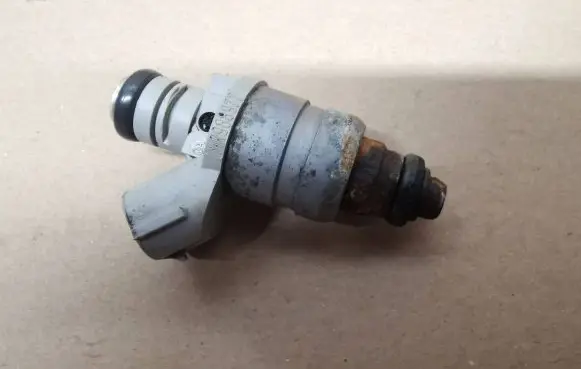 Mitsubishi Colt Fuel injector MR988977