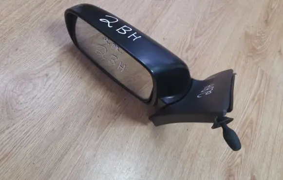 Toyota Yaris Manual wing mirror 010399 020399