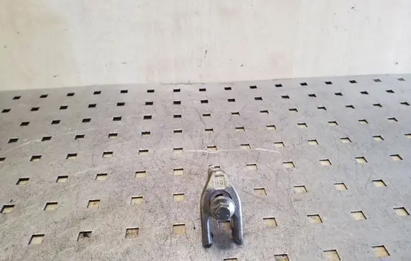 Nissan Qashqai Fuel Injector clamp holder
