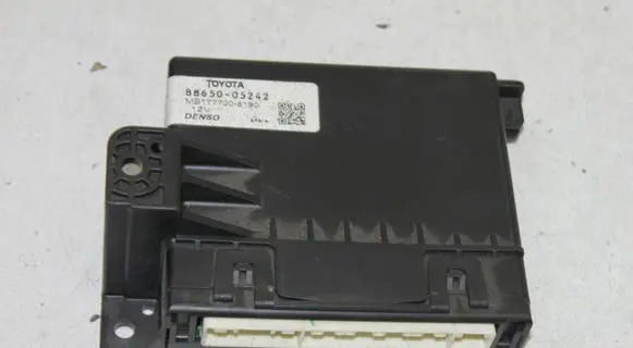 Toyota Avensis T270 Air conditioning/heating control unit 8865005242