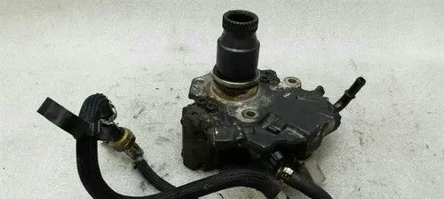 Mercedes-Benz E C207 W207 Mechanical fuel pump A6510700101