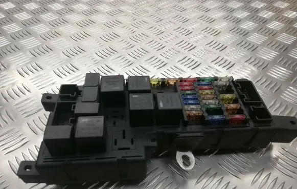 Volvo S60 Fuse module 518787205