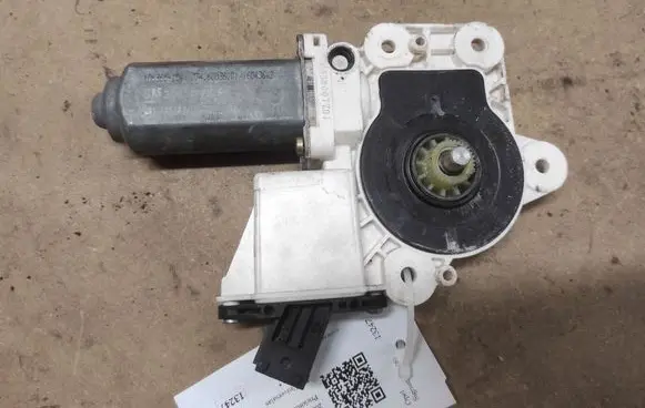 Opel Signum Rear door window regulator motor 24414777 106365104 991324102