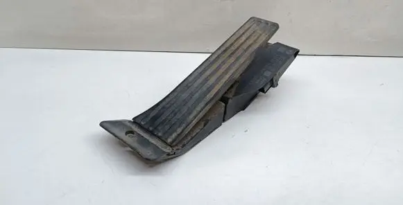 BMW 1 E82 E88 Accelerator throttle pedal 6793742 35426793742