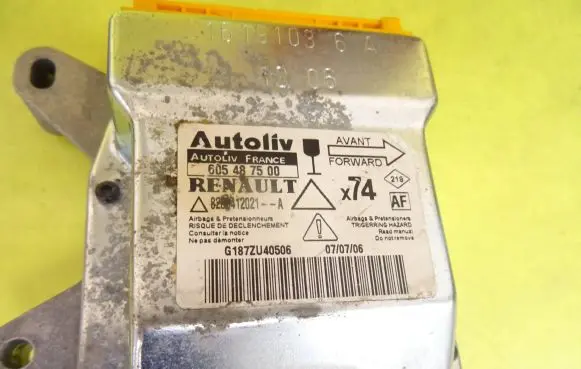 Renault Laguna II Airbag control unit/module 605487500 8200412021--A