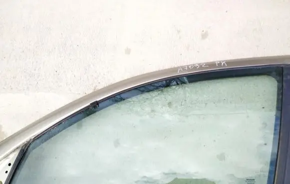 Nissan Almera N16 Front door window glass four-door