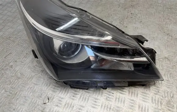 Toyota Yaris Headlight/headlamp 