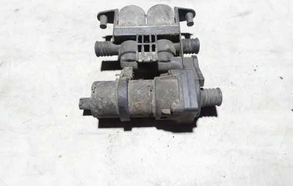 BMW 5 E39 Coolant heater control valve 8374994