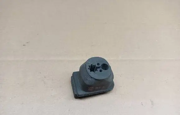 Renault Clio III Radiator mount bracket 