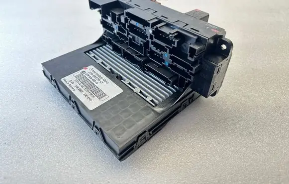 Mercedes-Benz CLK A209 C209 Fuse module 2095450001 5DK00848510 0000219215051506