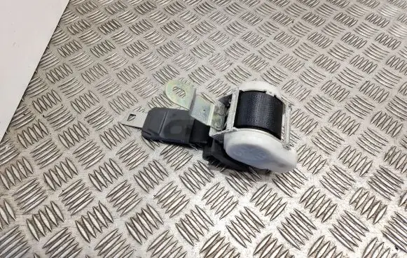 Middle seatbelt (rear)