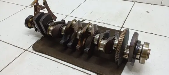 BMW 5 E60 E61 Crankshaft 7529071