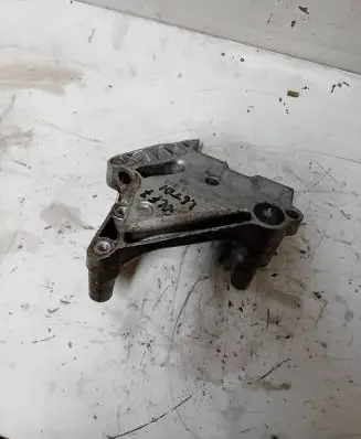 Volkswagen Golf VII Engine mounting bracket 04L199207 V210KTS92