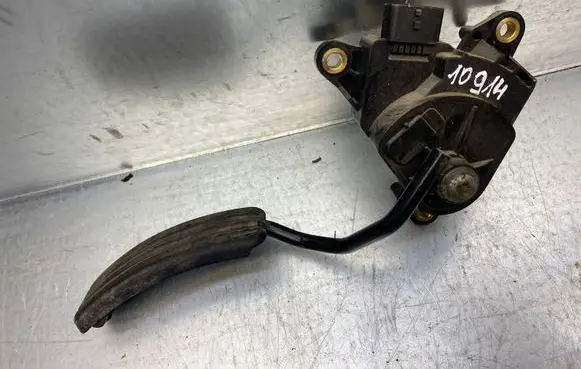 Renault Megane II Accelerator throttle pedal 8200153268 0755B 00842
