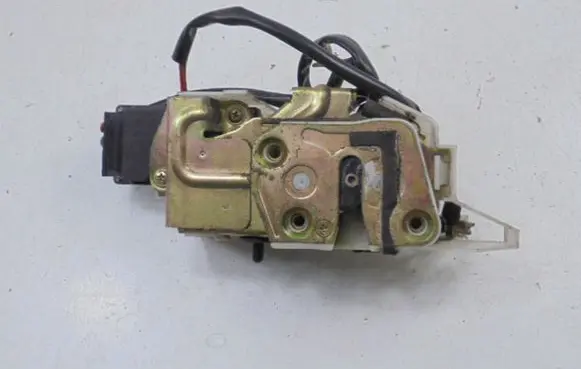 Mazda 323 F Rear door lock
