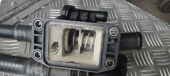 Ford Fusion Thermostat housing 9647767180D04