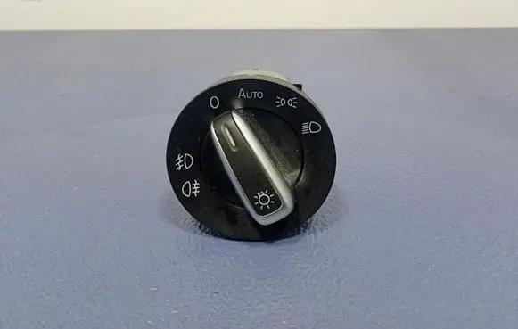 Volkswagen PASSAT CC Light switch 