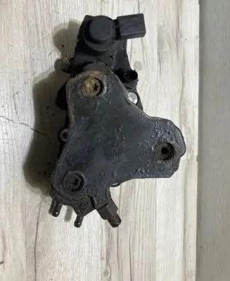 Mercedes-Benz E W211 Fuel injection high pressure pump A6110701401