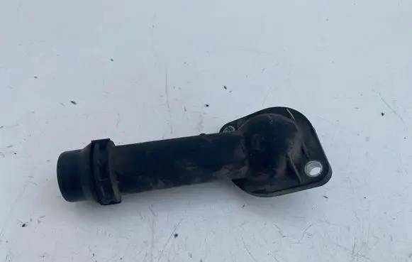 Volkswagen PASSAT B5.5 Engine coolant pipe/hose 06B121121