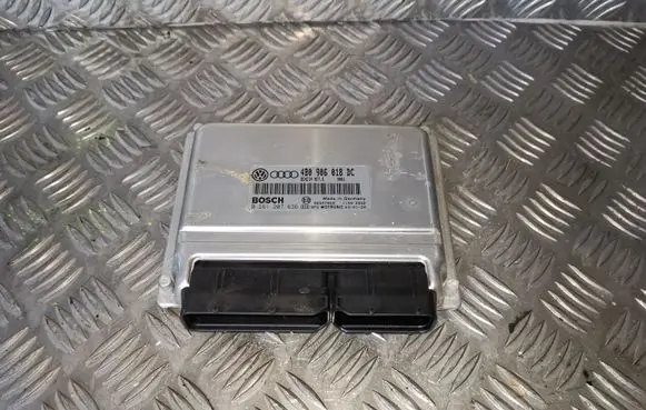 Volkswagen PASSAT B5 Engine control unit/module 4B0906018DC 0261207636